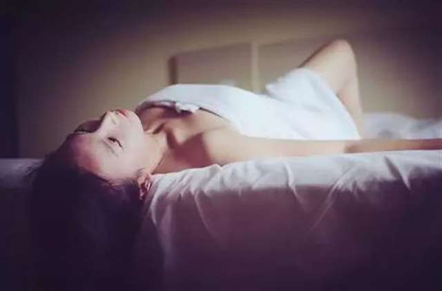 一女多男8p小说 今天我要向大家八卦的是多男同时插一个女人(2)(点击浏览下一张趣图) 一女多男8p小说 今天我要向大家八卦的是多男同时插一个女人(2)(点击浏览下一张趣图)