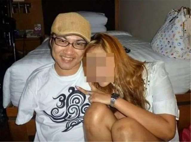 结婚15年出轨50次 史上最强渣男出轨照(点击浏览下一张趣图)