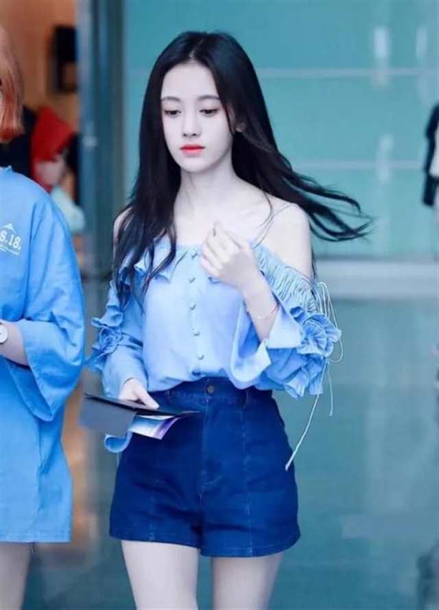 两根粗大一前一后好深，蛇茎由于过于粗大(点击浏览下一张趣图)