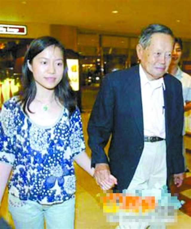 翁帆怀孕大肚照 当事人并不理会外界的流言蜚语(点击浏览下一张趣图)