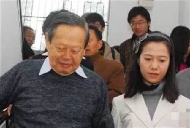 翁帆产下一子四岁照片，宝宝正面照惊人！(点击浏览下一张趣图)