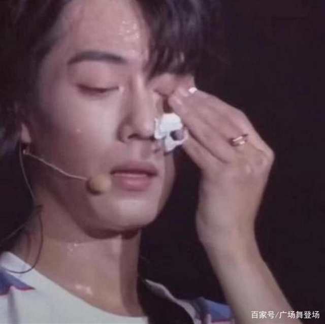 肖战卸妆照片(2)(点击浏览下一张趣图)