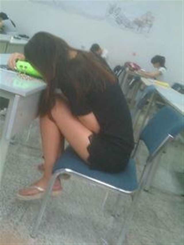 晚自习被插的经历，被同桌摸下面舒服死了(点击浏览下一张趣图)