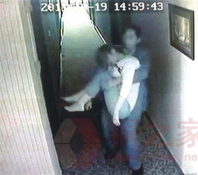 晚自习被插的经历，被同桌摸下面舒服死了(2)(点击浏览下一张趣图)