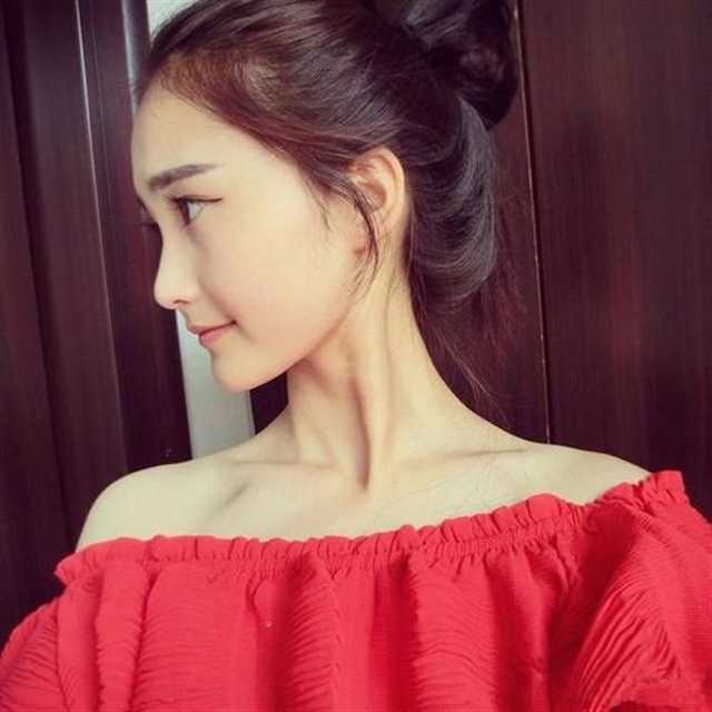 女生早上刚睡醒哼哼唧唧(点击浏览下一张趣图)
