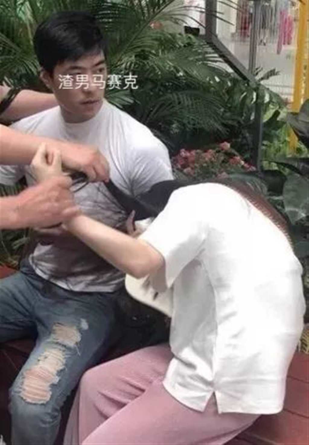 小三怀孕不肯打掉咋办(点击浏览下一张趣图)