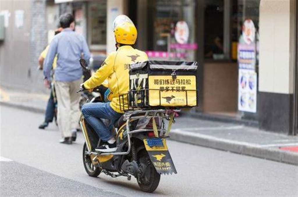 和送外卖的在楼里搞起来 故意穿很少拿外卖(点击浏览下一张趣图)