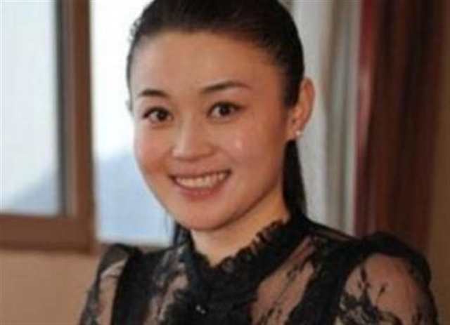 妈妈的技术是那么出类拔萃  她正接受一位男性的口交(点击浏览下一张趣图)
