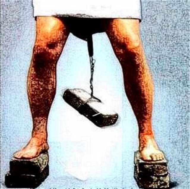 男子洗髓功垂吊哪里(3)(点击浏览下一张趣图)