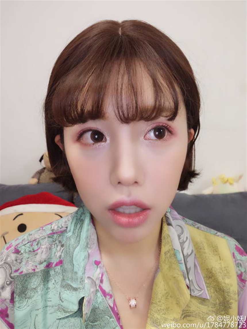 张小婷和九个农民工 坐在角落里的李东亭忍不住冲了出来(点击浏览下一张趣图)