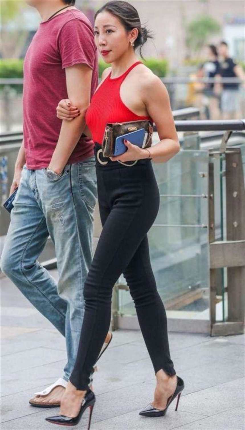 自卫少妇身材美丽大图(点击浏览下一张趣图)
