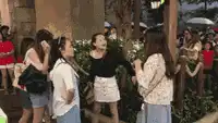 一个10岁的小男孩，在公共场合公然猥亵一个未成年女孩(3)(点击浏览下一张趣图)