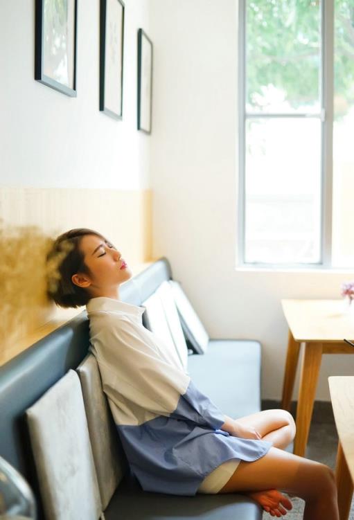 姐夫和小姨子的故事：撞见姐夫午夜激情我辗转反侧(3)(点击浏览下一张趣图)