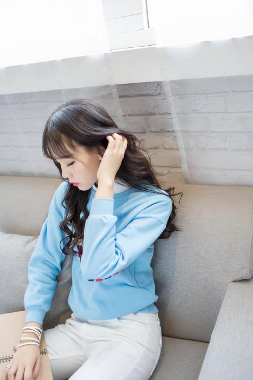 老婆让闺蜜裹块浴巾勾引我(4)(点击浏览下一张趣图)
