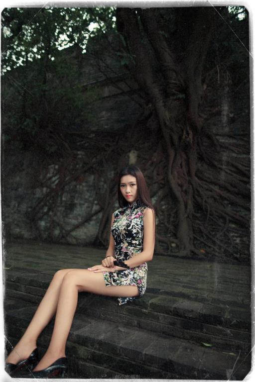 年轻的小姨子竟只穿着吊带丝袜勾引我和他性爱(点击浏览下一张趣图)