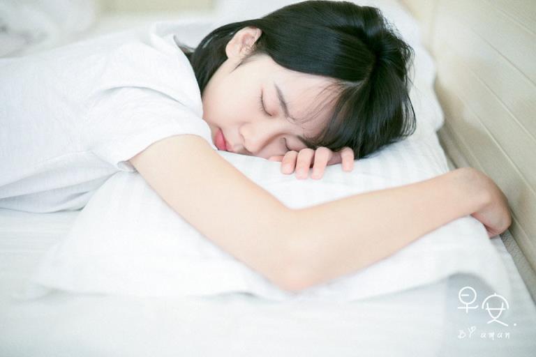 小姨子性感火辣的身体害我差点出轨(4)(点击浏览下一张趣图)
