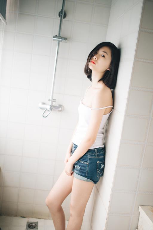 在厨房里我把手伸进年轻漂亮的小姨子内裤里(点击浏览下一张趣图)