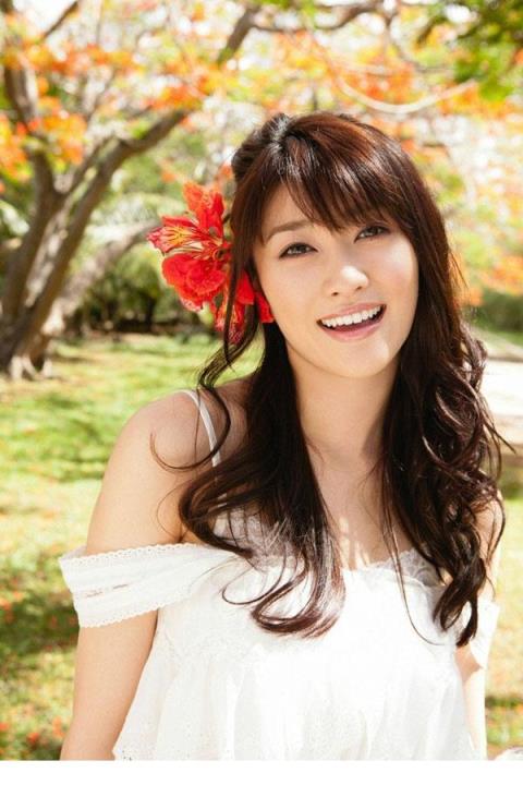小姨子洗完澡后直接睡到我床上(2)(点击浏览下一张趣图)