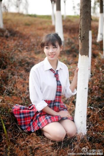 在厨房里我把手伸进年轻漂亮的小姨子内裤里(2)(点击浏览下一张趣图)