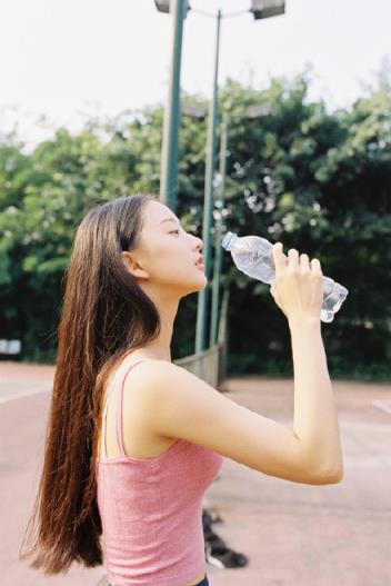 激情姐弟恋 爱的竟是丈母娘(2)(点击浏览下一张趣图)