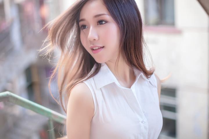 少妇沉沦在情人的柔情里(2)(点击浏览下一张趣图)