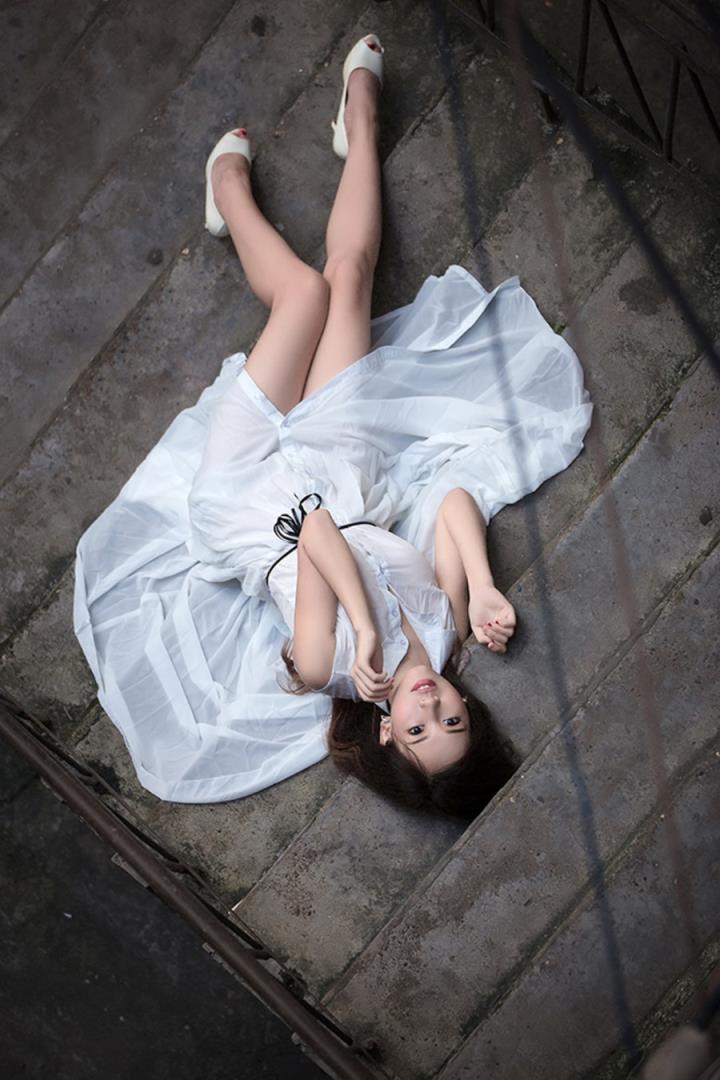 老婆上夜班，我把年轻小姨子当妻子夜夜狂欢(点击浏览下一张趣图)
