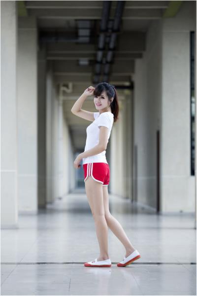 老婆不在家 小姨子爬上我的床(5)(点击浏览下一张趣图)