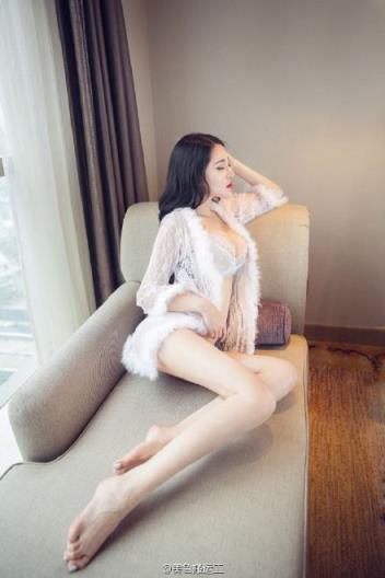年轻的小姨子竟只穿着吊带丝袜勾引我和他性爱(2)(点击浏览下一张趣图)