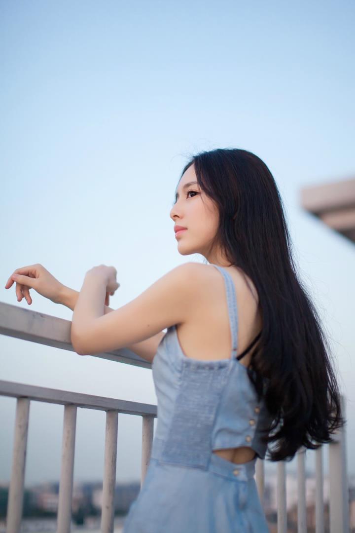 我的小姨子和我最好的已婚哥们走一起(点击浏览下一张趣图)