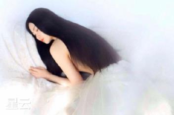 少妇老公不行 饥渴娇妻与猛男野外玩车震(2)(点击浏览下一张趣图)