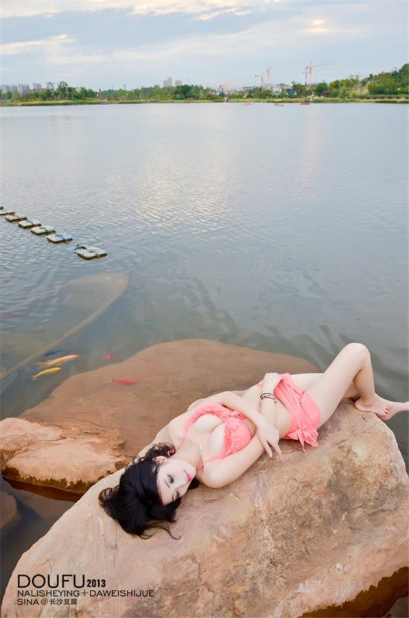 姐夫和小姨子的故事：撞见姐夫午夜激情我辗转反侧(2)(点击浏览下一张趣图)