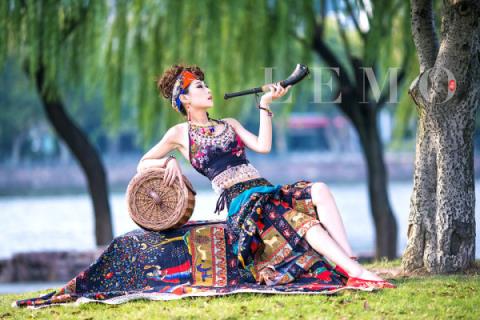少妇与N个男人疯狂荒唐的性爱经历(2)(点击浏览下一张趣图)