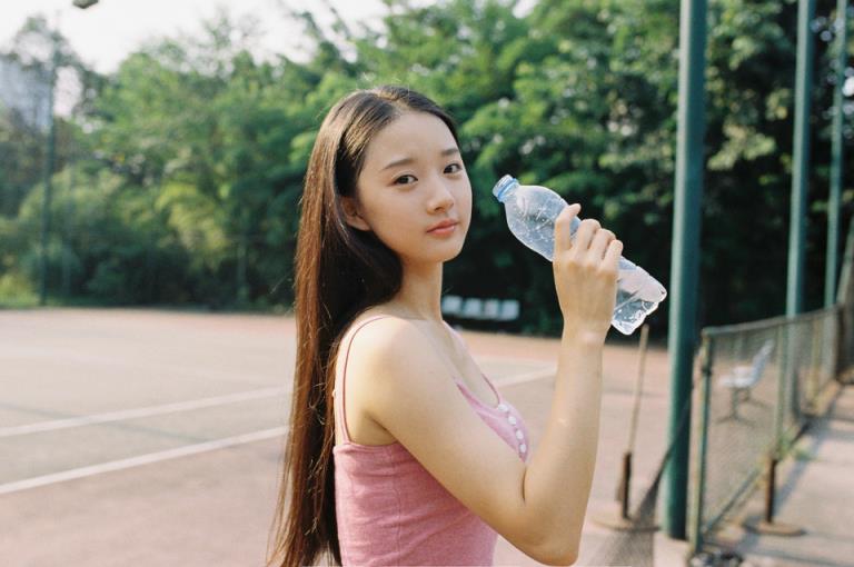 小姨子失恋后竟抱紧我求安慰(点击浏览下一张趣图)
