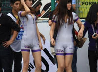 紧身衣美女：紧身衣尴尬图片