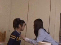 扔胸罩动态图：我可以摸你胸吗