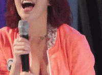 李毅吧很黄动态图：现场挤人奶卖人奶