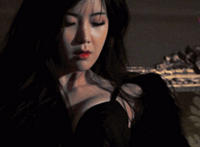 美女被虐吸奶图片