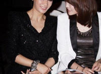 猥琐男子偷拍妹子裙底春光 通鼎宽带厕所偷拍美女