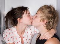 性爱技巧 真人实战 我可以摸你胸吗