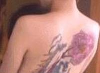 农村少年玩丰满中年妇女嘿咻动态图片：50个男人搞一个女人