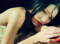 搞笑啦色你妹gif动态图片：跪下喝女老板的尿 小涩妞 