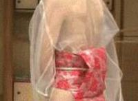 女生憋尿憋到尿裤子 女生憋尿的故事按小腹