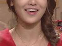 男女活塞运动gif动图：他把我按到沙发上强吻