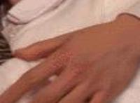 穿裙子忘穿内裤图片 穿裙子骑自行车走光