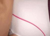 把自己玩喷了邪恶gif图片：一个女人被一群男人玩