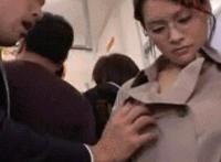 美女被叉叉的动态图片：我被好朋友给睡了