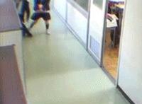 被强行占有的小说动态图：经理在办公桌上要我 女主被强行占有的小说