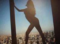 女主被很多人干的小说动态图片： 女主被虐很惨的小说