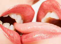 接吻时男生的小动作 