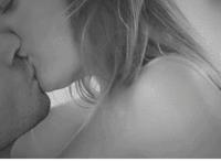 男女双飞动态图片：男朋友提出双飞的要求 桑拿房双飞怎么玩